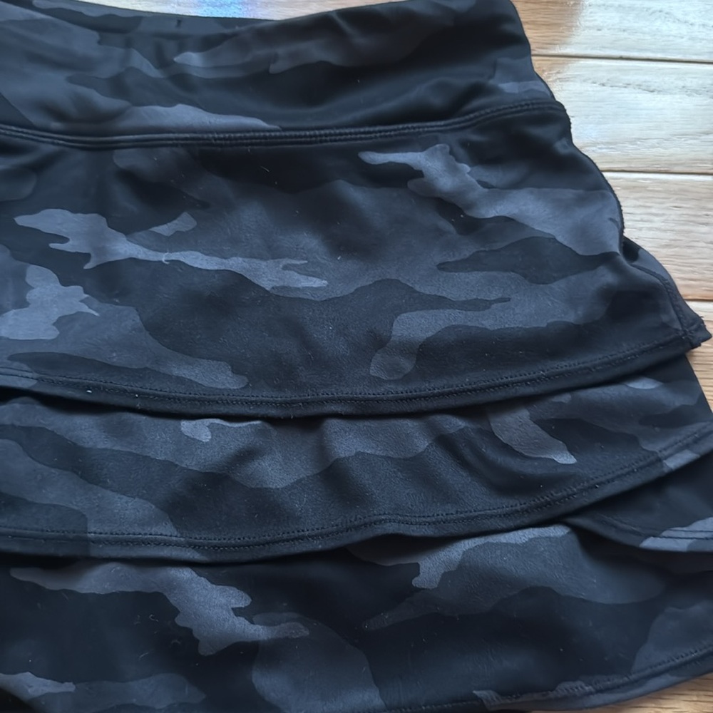 Athleta Girl Black Camouflage Skort, Size Medium (8-10) - Picture 2 of 5